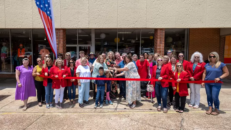 JayBird Clothing Company celebrates Ribbon Cutting