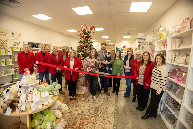 That’s A Wrap Celebrates Ribbon-Cutting