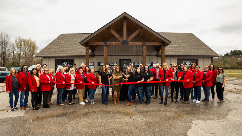 BACC Holds Ribbon Cutting for Mossy Oak Properties Selling Arkansas - Southside