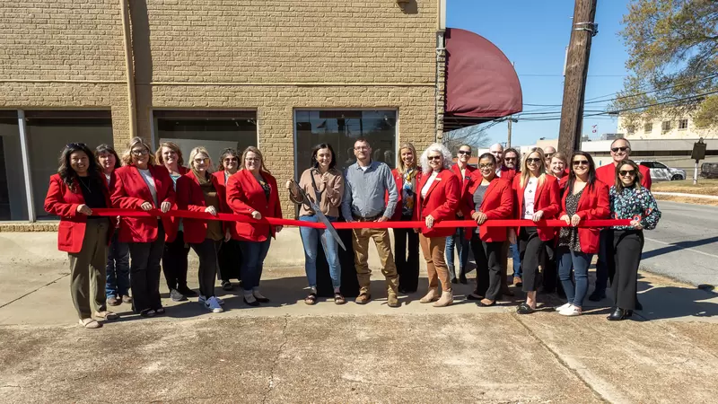 Mane Attraction Cuts Ribbon
