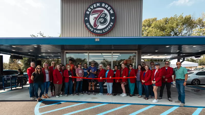Chamber Celebrates Grand Opening of 7 Brew