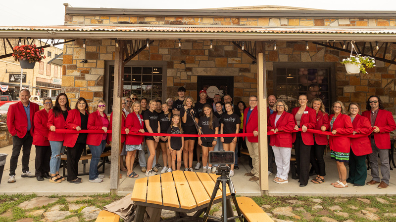 Chamber Hosts Ribbon Cutting for Sarah Dipity’s New Main Street Location
