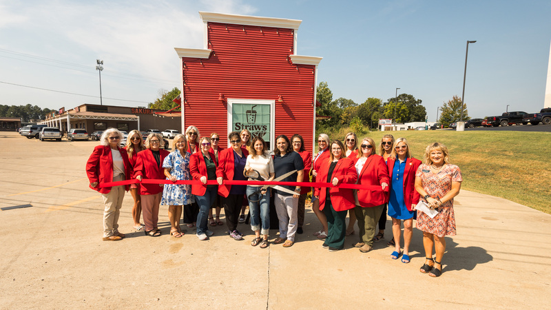 Chamber Welcomes Straws Soda to Batesville