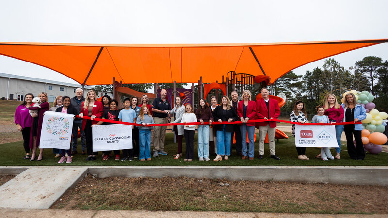 Eagle Mountain Elementary Unveils New Playground