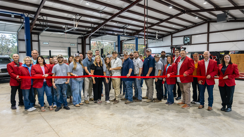 Circle G Complete Auto Celebrates Opening